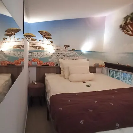 Willa Parrot Cage - The Gay *